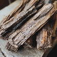 Agarové dřevo (Agarwood, Oud)