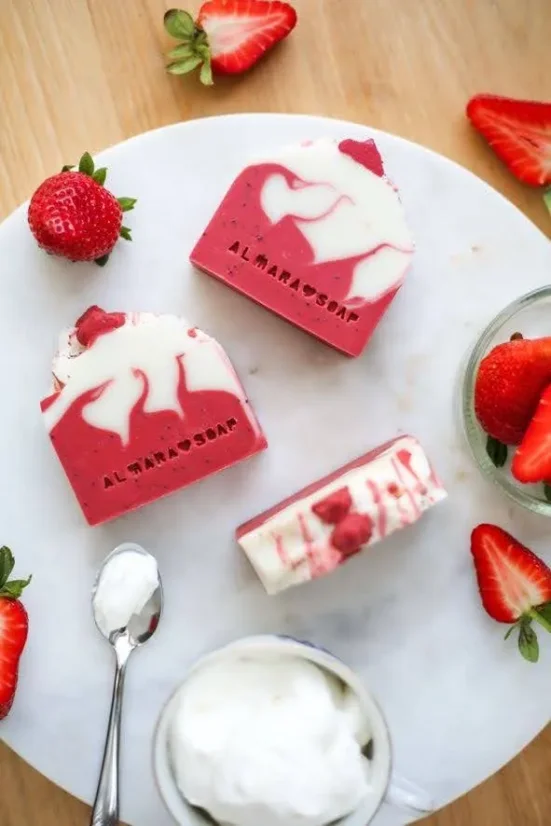 Almara Soap Strawberry & Cream - tuhé přírodní mýdlo